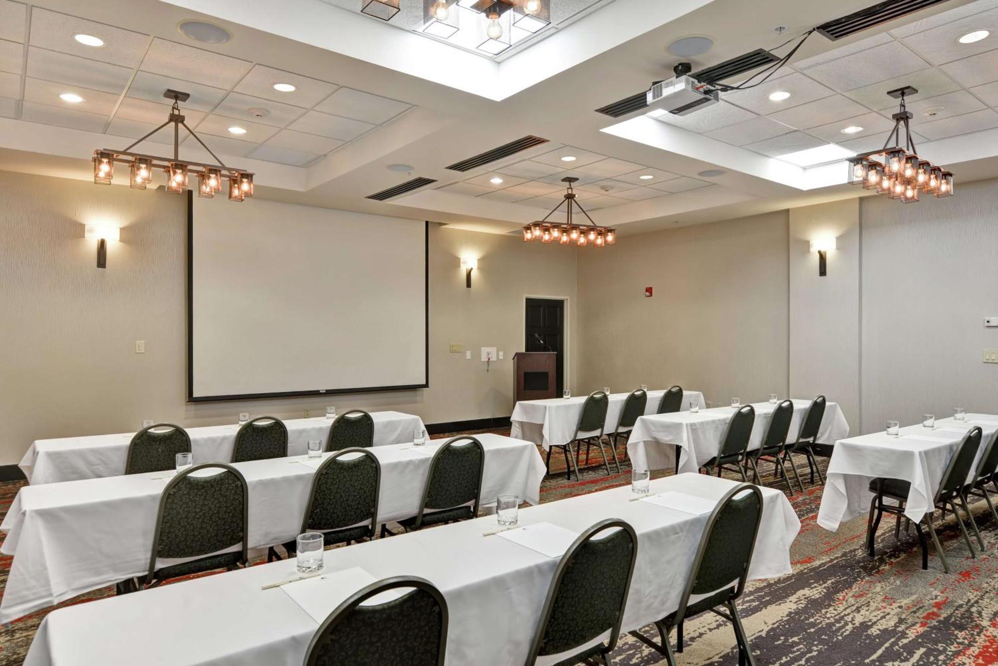 Doubletree By Hilton Hattiesburg, Ms Buitenkant foto